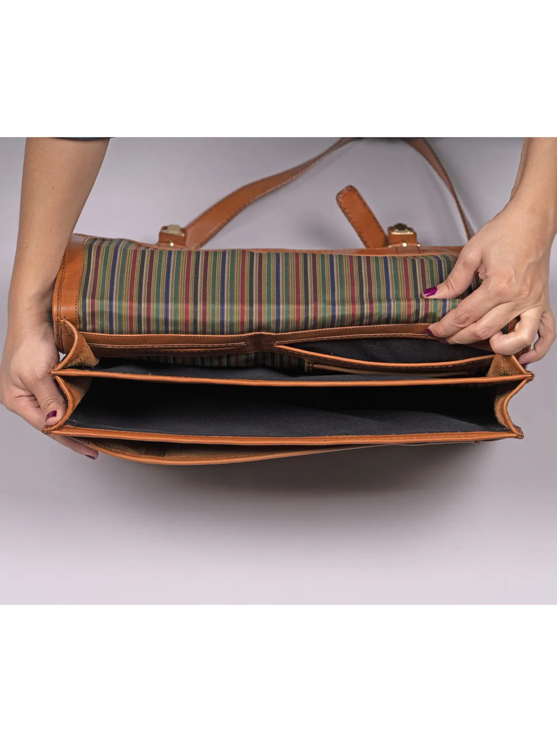 GÖN Handmade Holm Briefcase in Tan — view 2