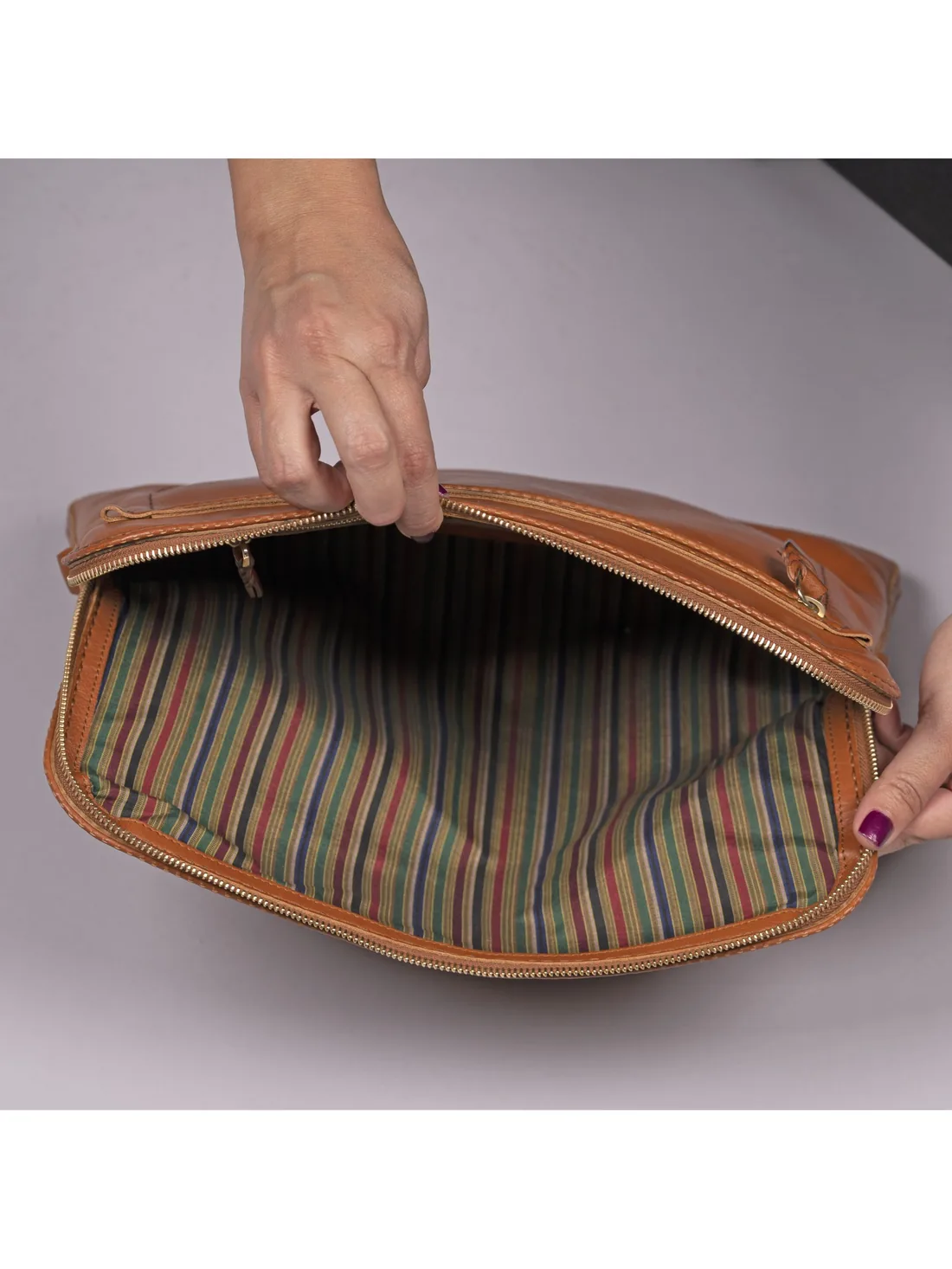 GÖN Handmade Celes Laptop Sleeve in Tan — view 2