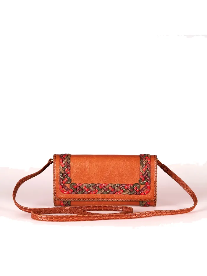 GÖN Sona clutch in tan leather