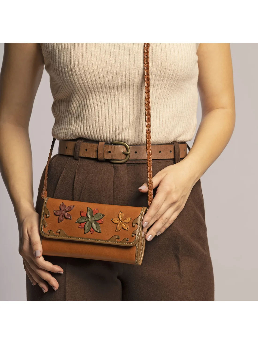 GÖN Handmade Suana Clutch — view 2