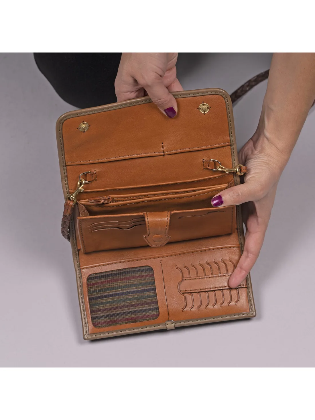 GÖN Handmade Suana Clutch — view 4