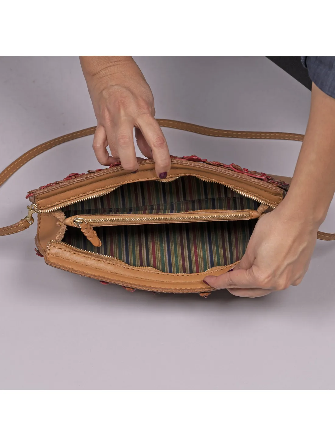 GÖN Handmade Kelebek Clutch — view 3