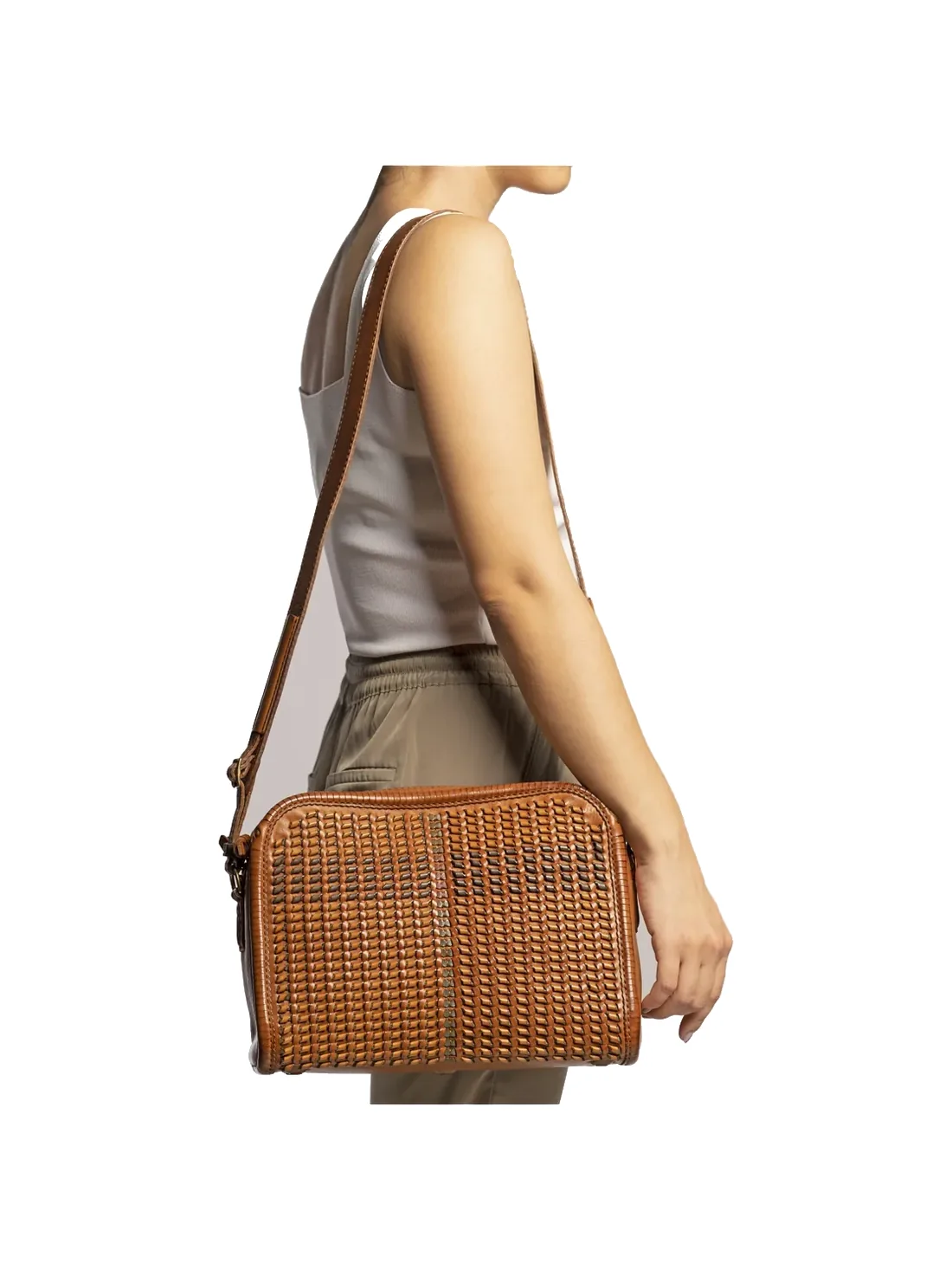 GÖN Kero crossbody bag in tan leather