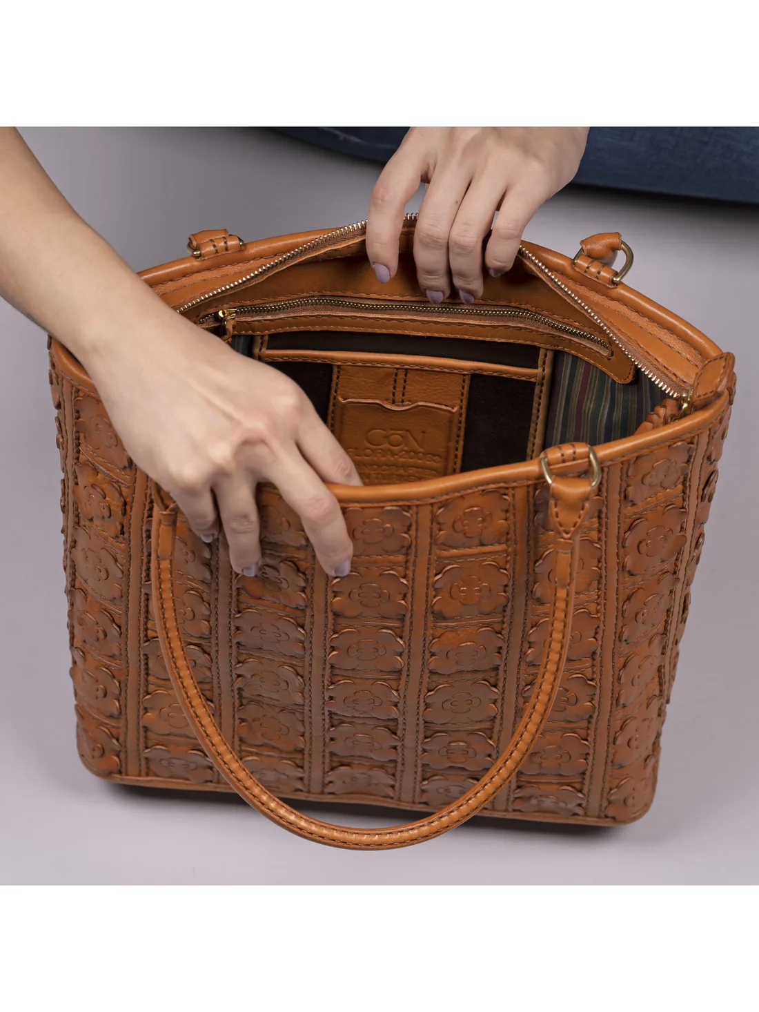 GÖN Handmade Flora Tote in Tan — view 2