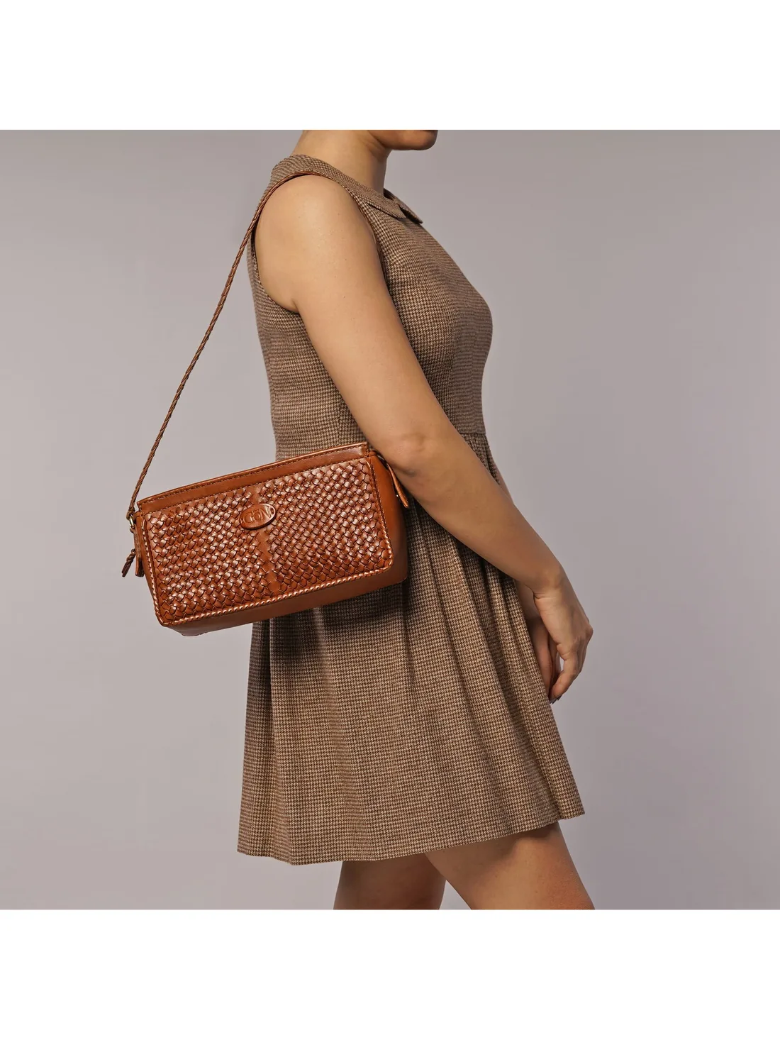 GÖN Handmade Yan Shoulder Bag in Tan — view 2